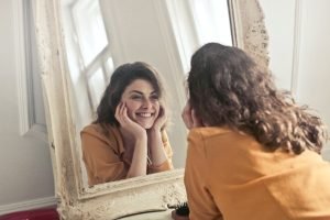 صفات الرجل النرجسي في العلاقة الحميمة 